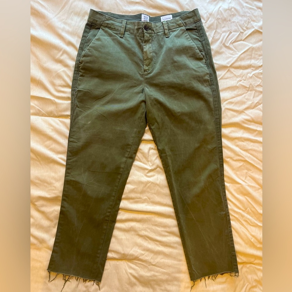 Gap green cropped girlfriend chino pants - size 2